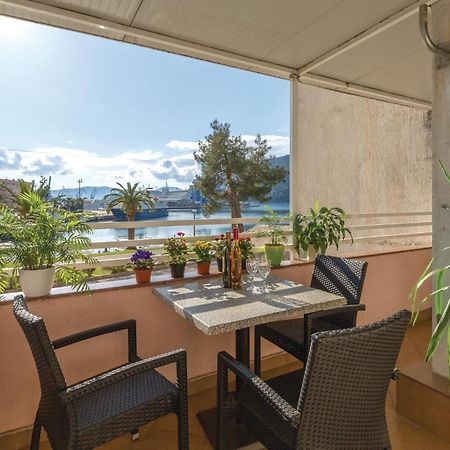Awesome Apartment In Ploce With Kitchen Екстериор снимка