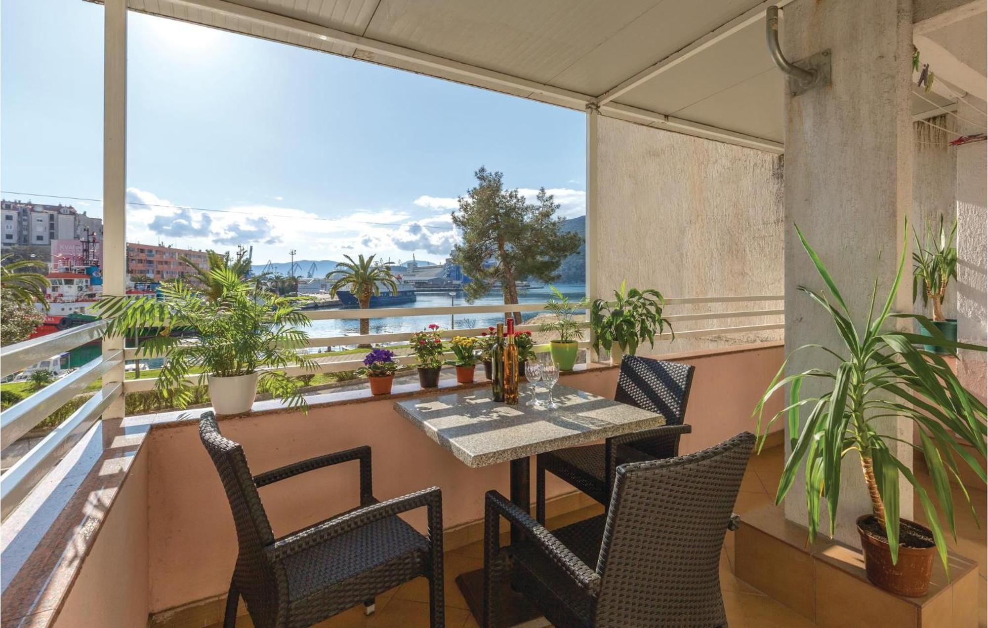 Awesome Apartment In Ploce With Kitchen Екстериор снимка